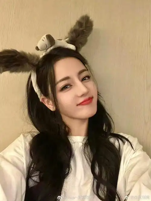 迪丽热巴换了小尾巴