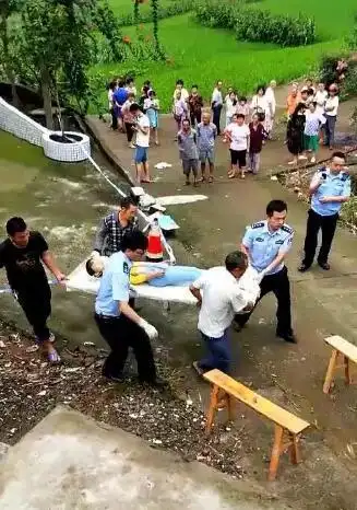 自贡12岁女孩上吊 父母都在外省打工