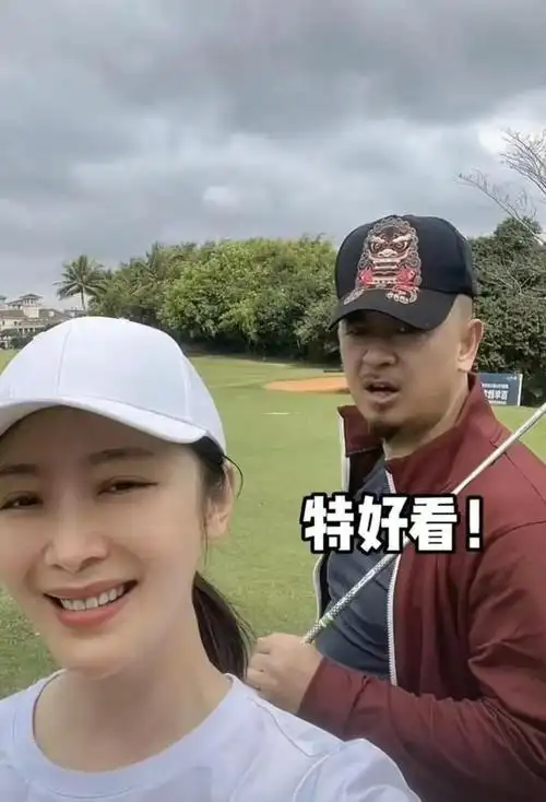 44岁黄海波罕见露面,退居幕后教演员,妻子靠《狂飙》赚钱养家