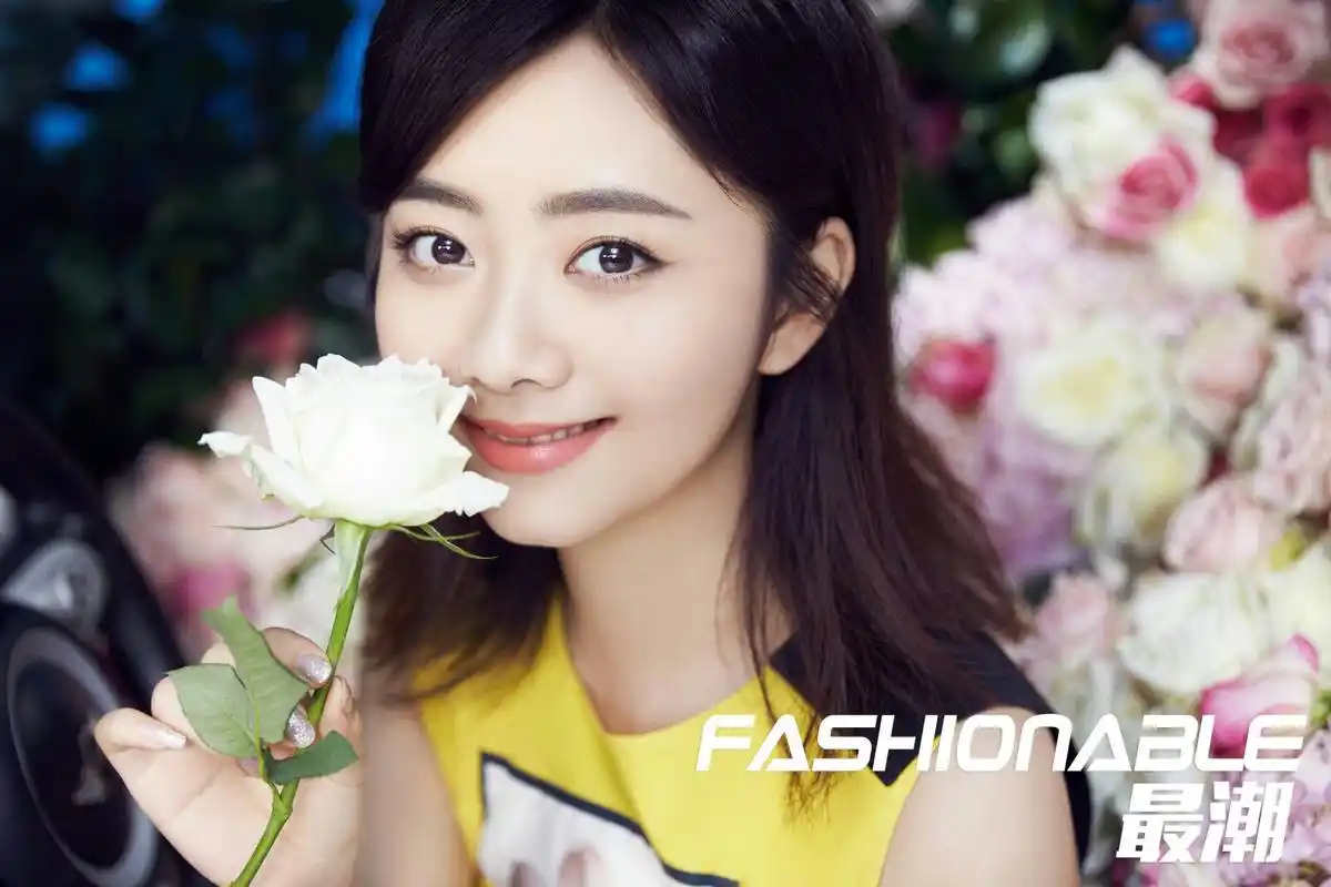 90后美女明星谭松韵壁纸_俏皮可爱的谭松韵