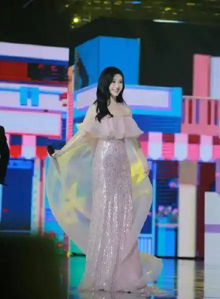 景甜的芭蕾舞造型太美了,柔若无骨体轻如燕,仿佛看到美女赵飞燕_气质