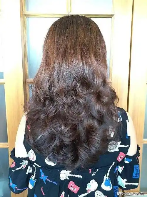 2022流行的4款烫发,每一款都好看到爆,准备烫发的女生收藏起来_发型