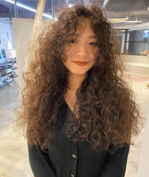 保持头发柔软又长,不要弄乱发型,最美的烫发是羊毛卷_女性_时尚_展现