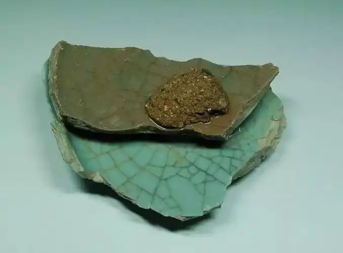 铮铮铁骨莹莹玉衣南宋龙泉官窑鉴赏