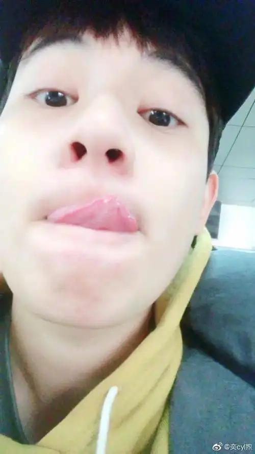 海底唠hxx教你怎么吐舌头可爱