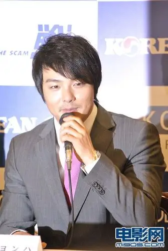 朴龙河赴日宣传《作战》 7年后再扮"嫩草"