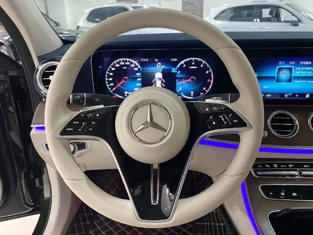 限量款游艇蓝奔驰e300l立标 现货 22年22款 e300l立标时尚版本 行驶