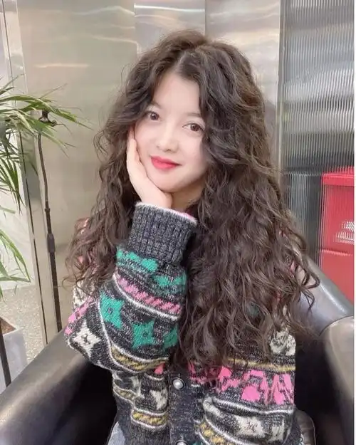 头发细软少发型怎么选烫小卷就对了不论长短都很美