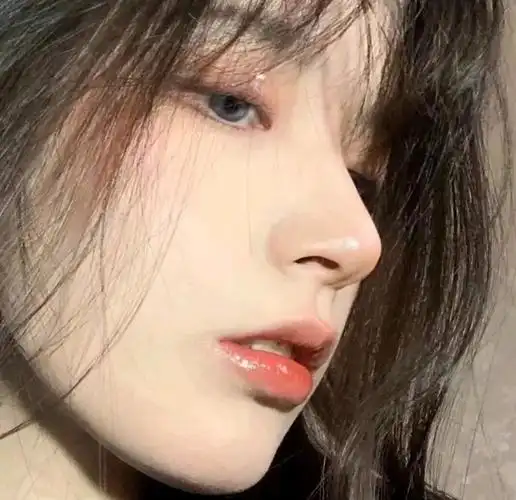 想求那种五官超级优越的美女大头照