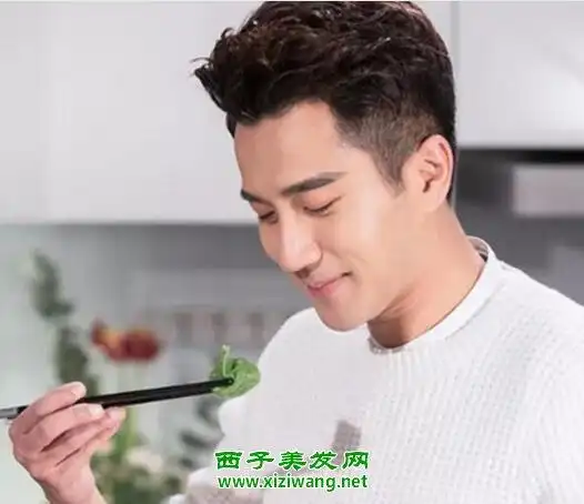 秋冬季男士两边铲发型图片 两边铲发型好看吗(2)