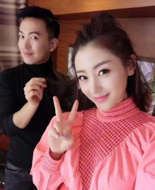 张天爱疑公布恋情!发文告白男方:刚儿,最好的时光是我们!