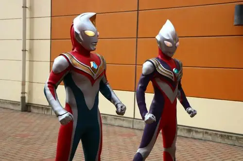 这个视频太好看啦:童年回忆迪迦戴拿