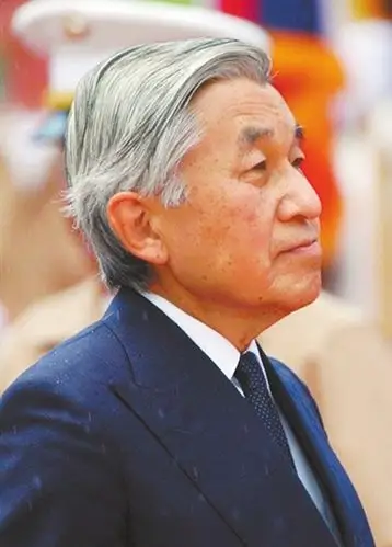 日本明仁天皇与安倍"唱反调"