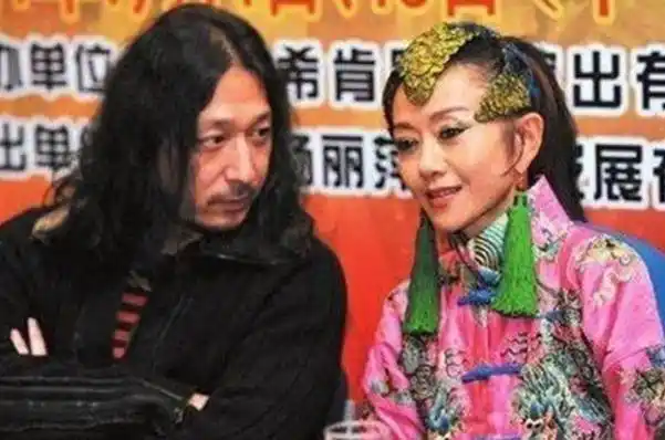 回顾杨丽萍与富商刘淳晴结婚7年无儿无女离婚后她怎样了