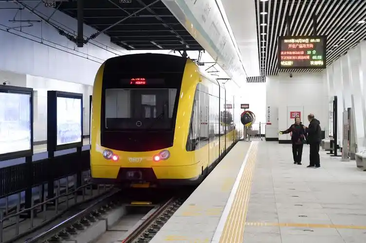 从湘潭车到大黄蜂探秘长春轻轨列车这些年的发展史