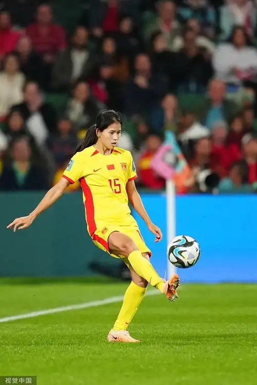 中国女足球员赛后更衣室落泪:下一场我们一定拿下海地队|中国女足