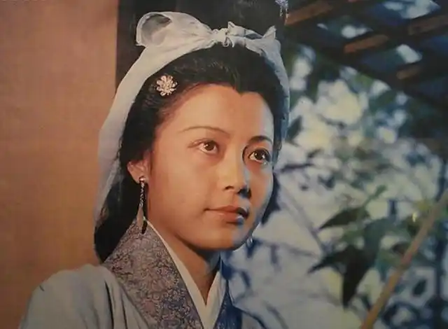 邬倩倩阿姨之前也很漂亮,大方贵气的感觉