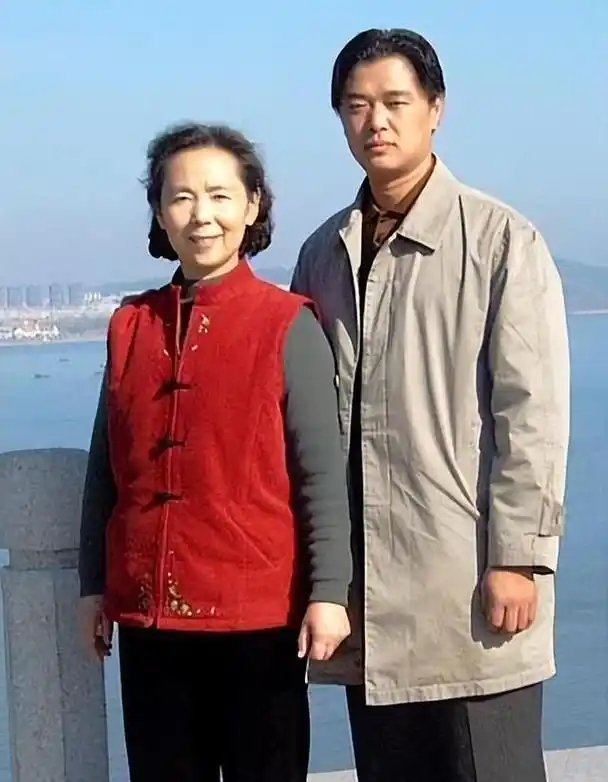 演员刘尚娴:因《英雄儿女》走红,嫁初恋丈夫生一子,现状如何?