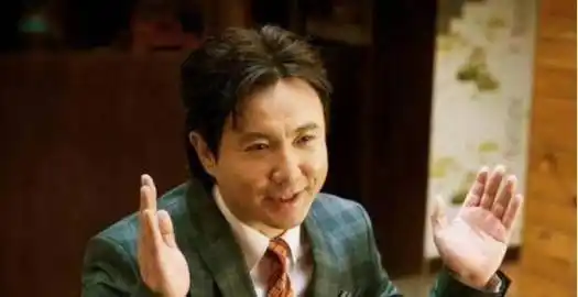 原创潘长江在台上突然摔倒沈腾脱口而出一句话堪称救场教科书