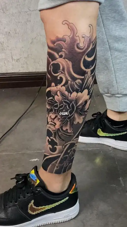 传统牡丹花水浪包小腿纹身_纹身_西界刺青攻略_我的纹身分享_美妆