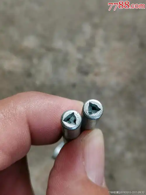 手铐钥匙两把_铁锁/铁钥匙_图片欣赏_收藏价值_7788画册网