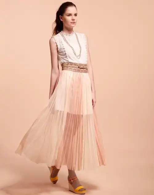 浅豆沙色气质网纱长裙