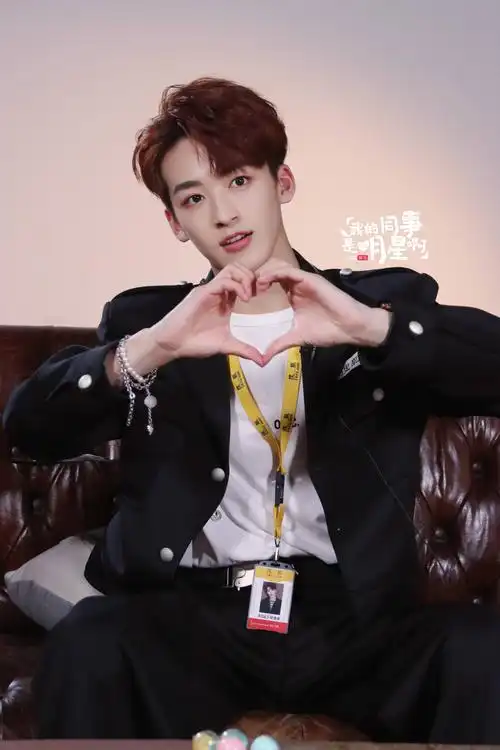 r1se何洛洛模仿周星驰说我养你称自己演吻戏yyds