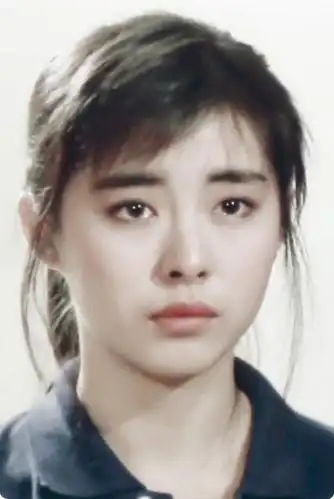 都说邱淑贞娇俏可人,可我看着年轻时的王祖贤甚是娇俏可人.