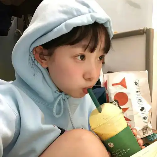 简约壁纸##微信状态背景图##朋友圈自拍文案##日常文案##女生头像