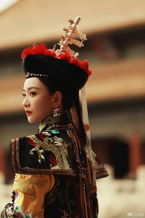 古装造型好绝,这真的是皇后吧,姐你到底什么时候再拍古装剧,简直不要