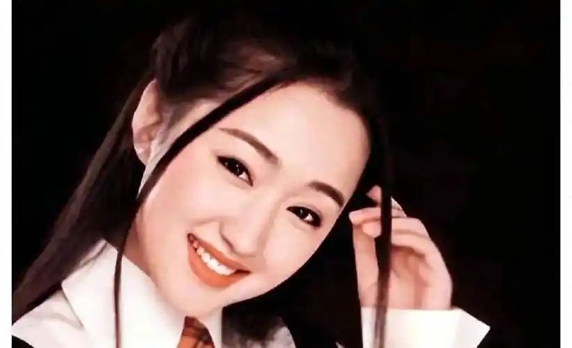 "50岁"杨钰莹喜结连理,新郎身份成焦点,娱乐圈掀起热议狂潮_人们_明星