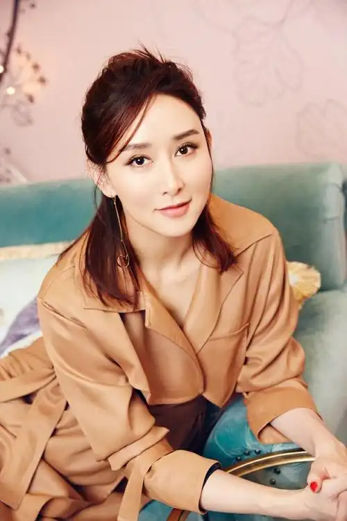 女演员胡静,清新优雅,美艳大气!__财经头条