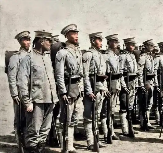 清朝投入巨资编练新军,建立起一支兵种齐全,训练有素