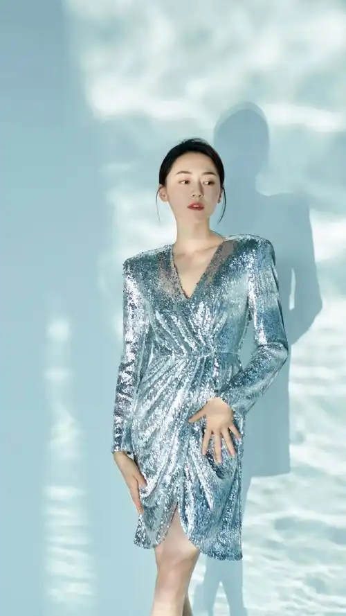 黄梦莹性感亮片短裙魅惑写真