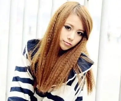 气质女生中长发玉米烫图片,烫发图片,发型图片