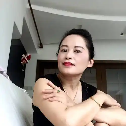 52岁离异女征婚照片(id:5008821)_广东深圳征婚交友_我主良缘网