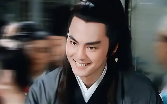 首先第一次将李寻欢人物形象化的是狄龙,他在77年邵氏电影《多情侠客