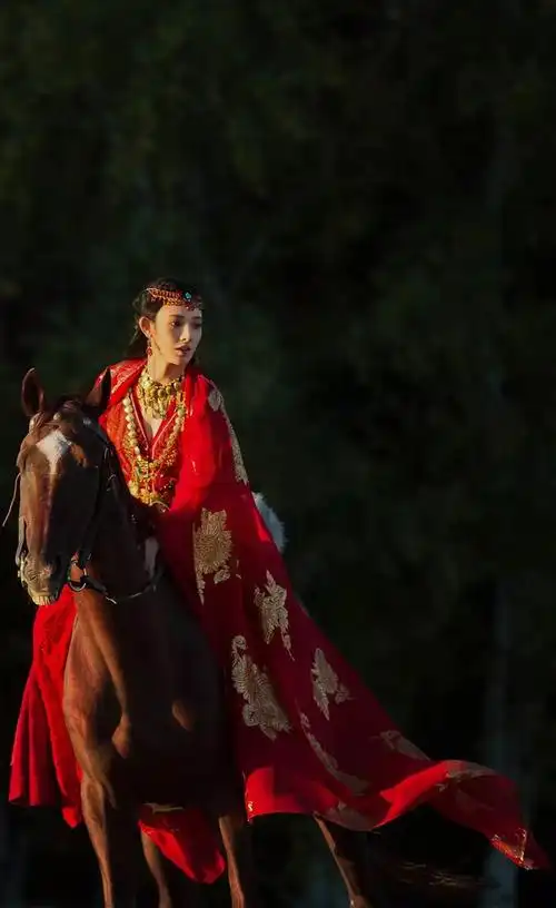 小枫穿红纱骑马的这套图太漂亮了,大家还有别的吗.