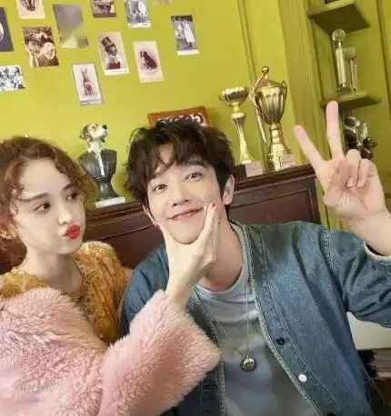 娜扎有新恋情,狂搂男方互动暧昧,亲密互动引发恋情猜测|古力娜扎