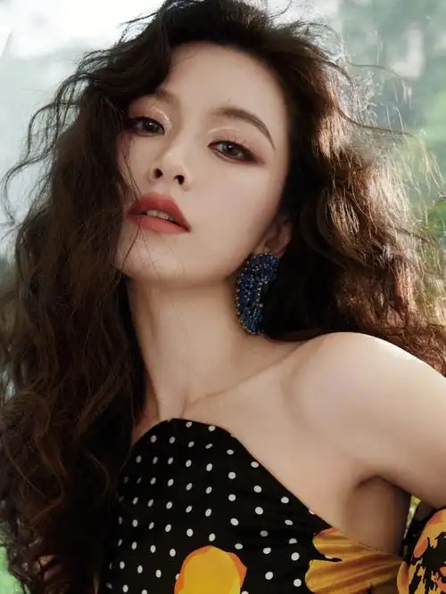 文咏珊甜辣羊毛卷红妆酷女孩