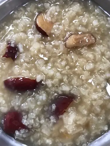 午点,慢火熬粥的红枣糯粥营养好吸收