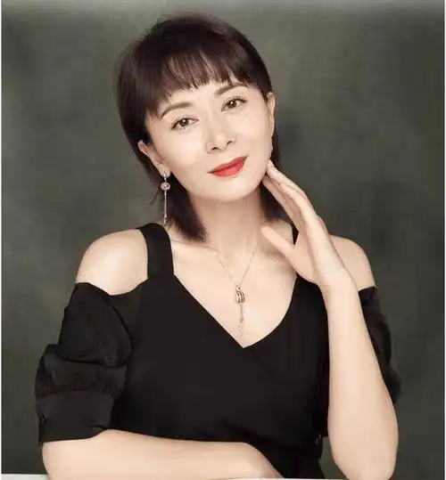 女星张恒辟谣:我的丈夫不是"荧屏硬汉"_腾讯新闻