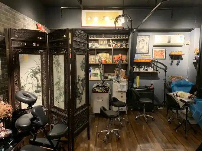 打卡-小岛网红纹身店_纹身_装修_秦皇岛穿孔_出行_购物地攻略