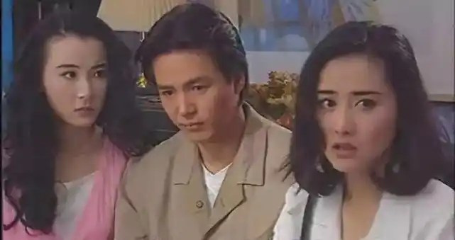 梦里春去春又来,有人情深意重;收拾一帘幽梦,牢牢锁在心中;往事如烟留