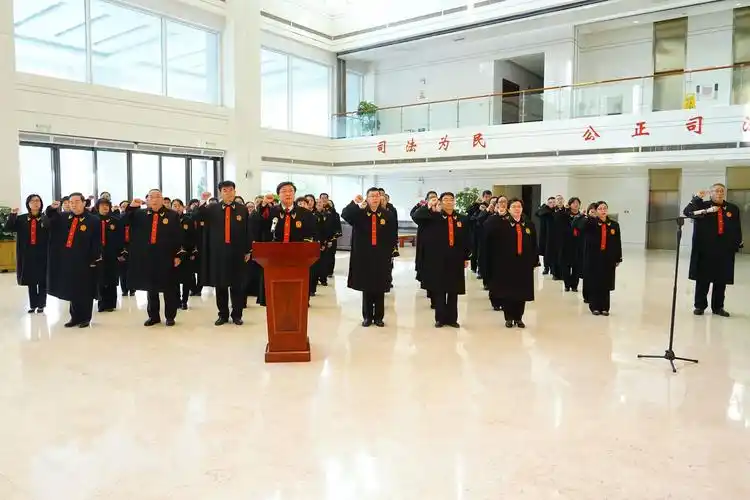 济宁中院开展国家宪法日法官宣誓暨公众开放日活动