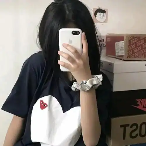 手机挡脸女生头像