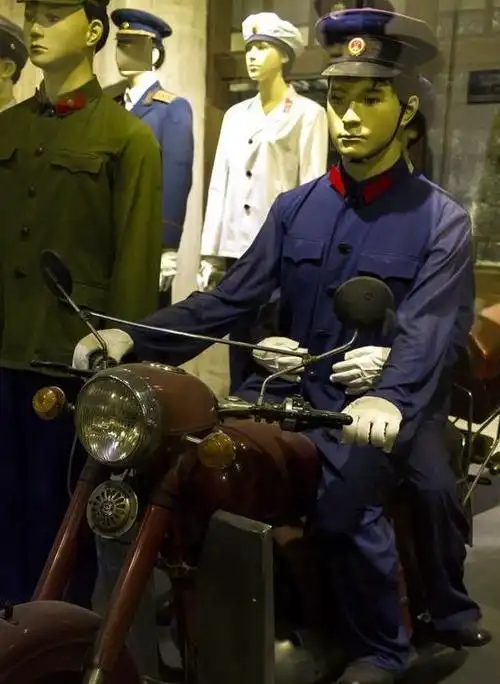 新中国成立后,警服的几次变迁,变的是样式,不变的是守护