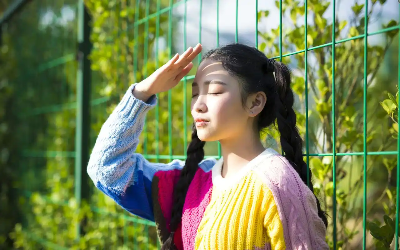 阳光女孩户外摄影写真高清桌面壁纸 第二辑