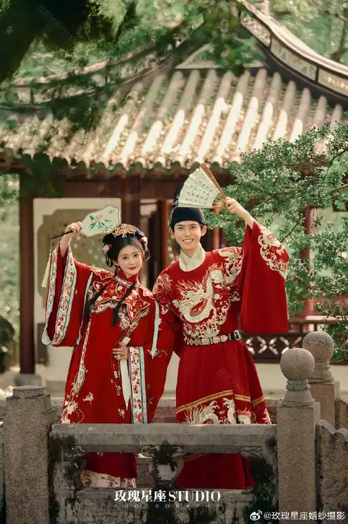 婚纱照#  新中式汉服婚纱照  可爱灵动不失端庄温柔  咨询价格:评论