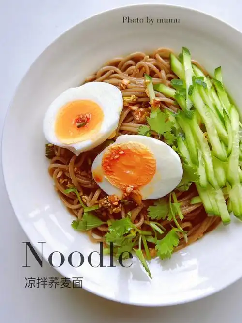 酸辣开胃凉拌荞麦面附油泼辣子做法